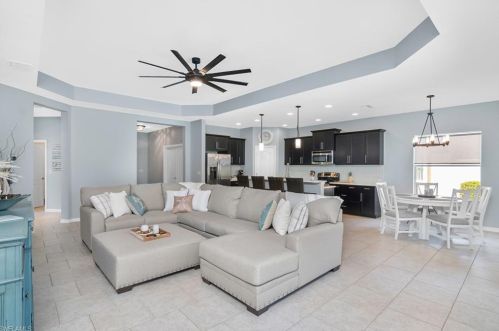 14487 Manchester Dr, Naples FL  34114-8630 exterior