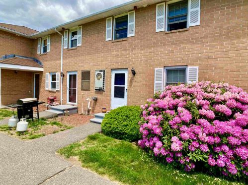 610 Elmwood Dr, Hudson, NH 03051-3244