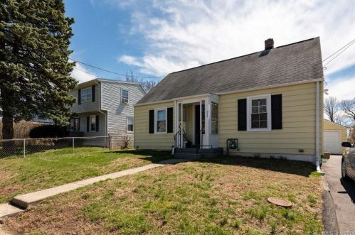 375 Ruth St, Bridgeport, CT 06606-3361