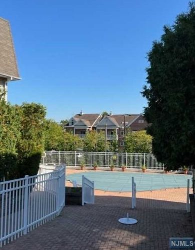 18 Garden Pl, Edgewater, NJ 07020-7234