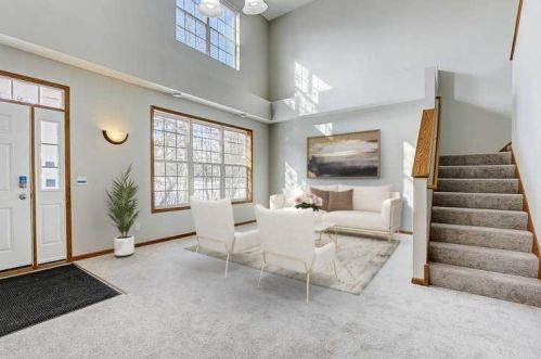 1071 Hemingway Ave, Saint Paul, MN 55128-5852