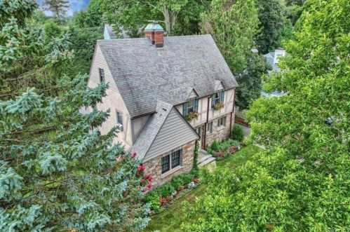 17 Hazelton Dr, White Plains, NY 10605-3804