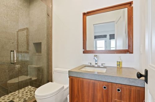 2215 Bayview Dr, Manhattan Beach CA  90266-4453 exterior