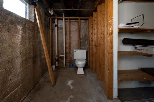 12 Vireo St, North Providence RI  02904-4724 exterior