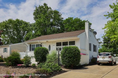368 Essex Dr, Bricktown, NJ 08723-5941