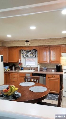 420 Gilbert Ave, Elmwood Park, NJ 07407-3307