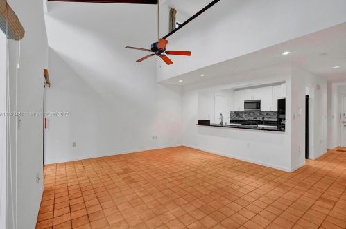 7692 Oakmont Cir, Hialeah FL  33015-2046 exterior