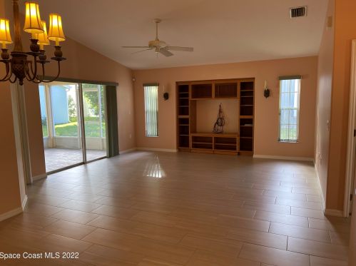 2401 Coral Ridge Cir, Melbourne, FL 32935-3630