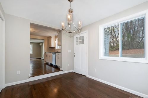 124 Park Dr, Kensington CT  06037-3815 exterior