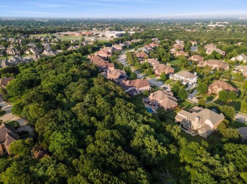 2209 Roadrunner Dr, Lewisville TX  75022-7885 exterior