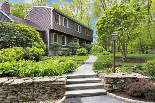 23 Kitchawan Rd, Scotts Corners, NY 10576-1317