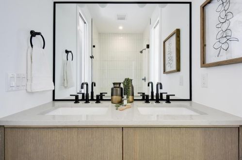 4907 Delores Ave, Austin TX 78721-2107 exterior