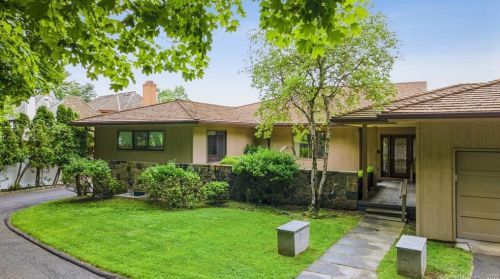 56 Revonah Cir, Stamford, CT 06905-4000