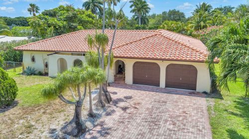 7621 Lake Dr, West Palm Beach FL  33406-8739 exterior
