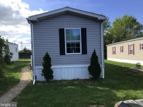 215 Jefferson Dr, Fairless Hills, PA 19030-2012