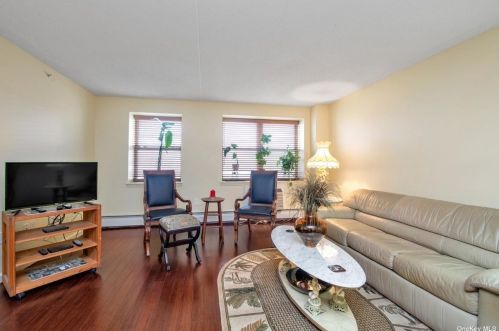 260 Beach 81st St, Far Rockaway NY  11693-1901 exterior