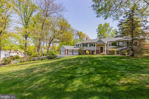 317 Horseshoe Ln, Downingtown, PA 19335-1609