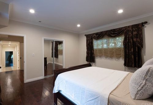 4226 Sepulveda, Van Nuys CA 91402-4305 exterior