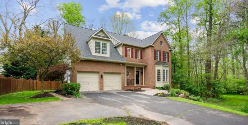 1285 Monroe St, Herndon, VA 20170-3004