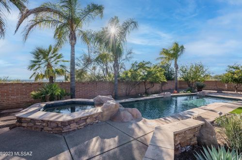 4305 Avenida Del Cazador, Tucson AZ  85718-7065 exterior