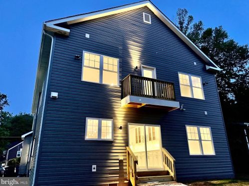 6912 Westlawn Dr, Falls Church VA  22042-2653 exterior