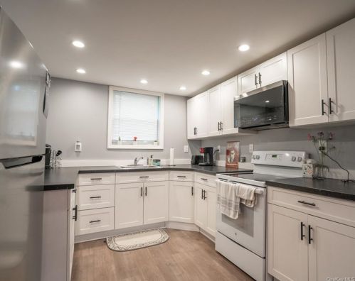 63 Entrance Way, Mahopac NY  10541-1328 exterior