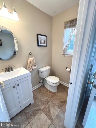 337 Hanby Cir, Boothwyn PA  19061-2319 exterior