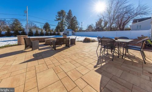 103 Dolington Rd, Yardley PA 19067-2621 exterior