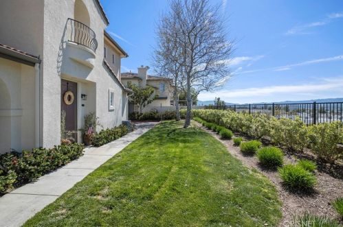 28003 Serra Ln, Santa Clarita, CA 91355-6057