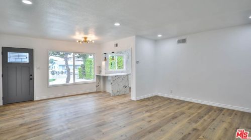 13606 Lemoli Ave, Hawthorne CA  90250-7722 exterior