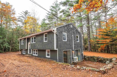 62 Deerfield Rd, Raymond, NH 03077-1417