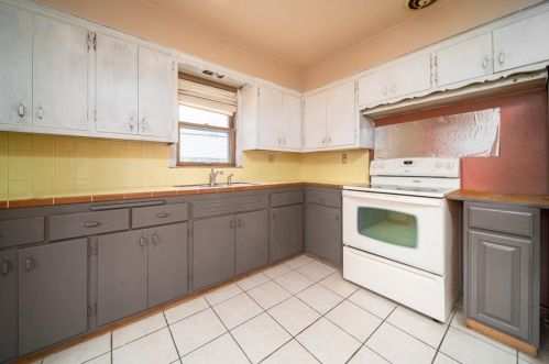 4612 Van Beck Ave, Milwaukee WI 53207-4458 exterior