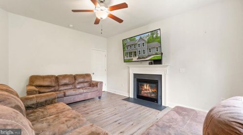 1077 Mountain View Rd, Fredericksburg VA  22406-4429 exterior