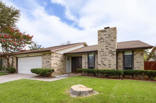 7713 Four Winds Dr, Fort Worth, TX 76133-7583
