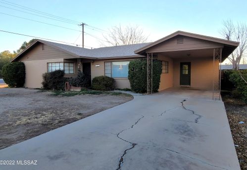 1318 8th Ave, Safford, AZ 85546-2960