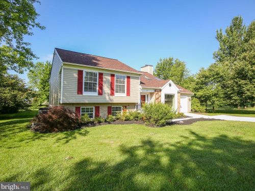 27 Cloverdale Pl, Charles Town WV  25414-4033 exterior