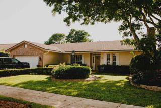 3302 Bridge Rd, Hollywood, FL 33026-1246