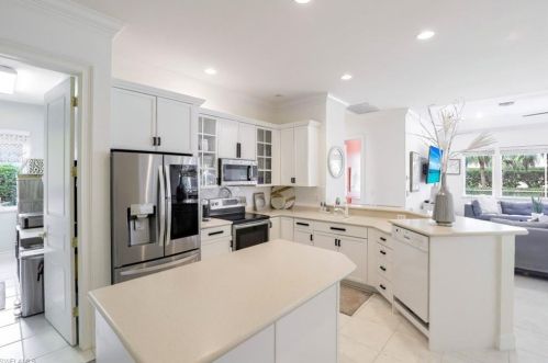 2142 Imperial Cir, Naples FL  34110-1037 exterior