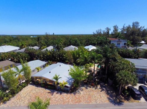 228 Fairweather Ln, Fort Myers Beach FL  33931-3227 exterior