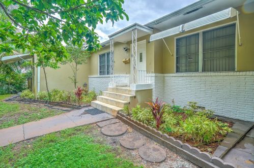 828 36th St, West Palm Beach, FL 33407-4702