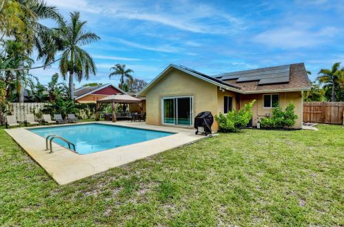 2786 Dunlin Rd, Delray Beach FL  33444-1008 exterior