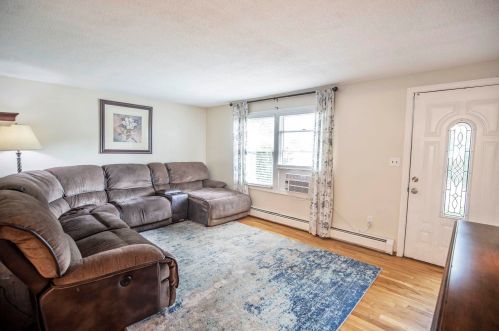 82 Riverside Dr, Fremont NH  03044-3551 exterior