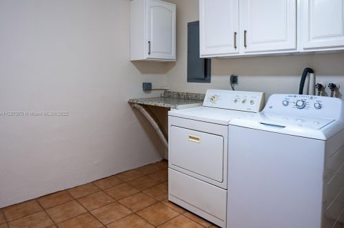 2100 55th Ave, Hollywood FL  33021-3320 exterior