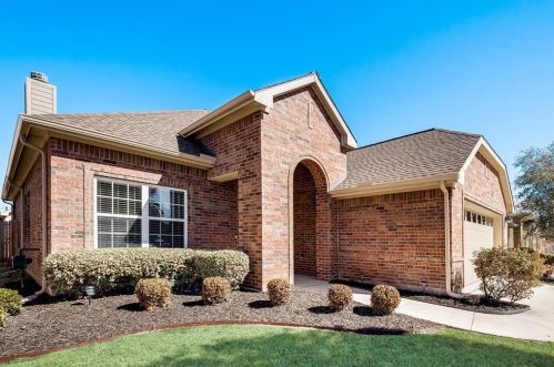 1513 Cockatiel Dr, Oak Point, TX 75068-8565