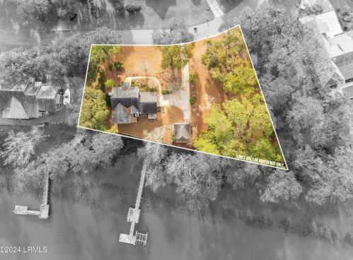 1089 Otter Cir, Beaufort SC  29902-5861 exterior