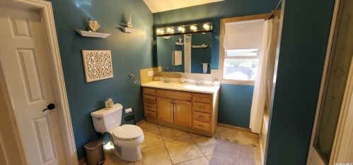 31 Evergreen Pl, Deer Park NY  11729-3720 exterior