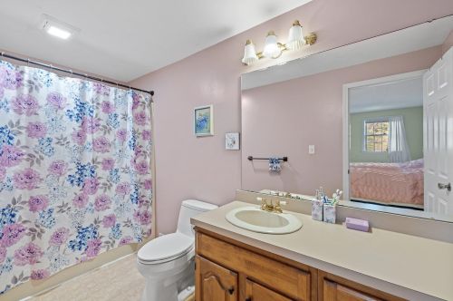 17 Atherton Ln, Amherst NH  03031-3064 exterior