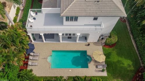 586 Golf Dr, Naples, FL 34102-5329