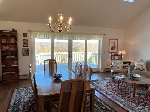20 Crestview Ln, Waterbury, CT 06708-1548