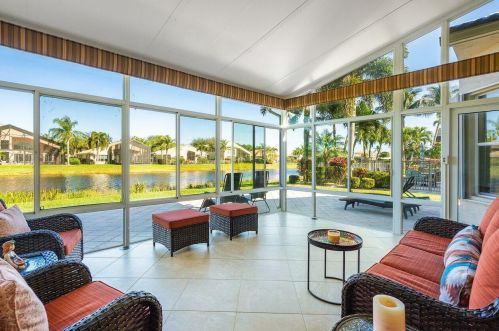 7038 Great Falls Cir, Boynton Beach FL  33437-3998 exterior
